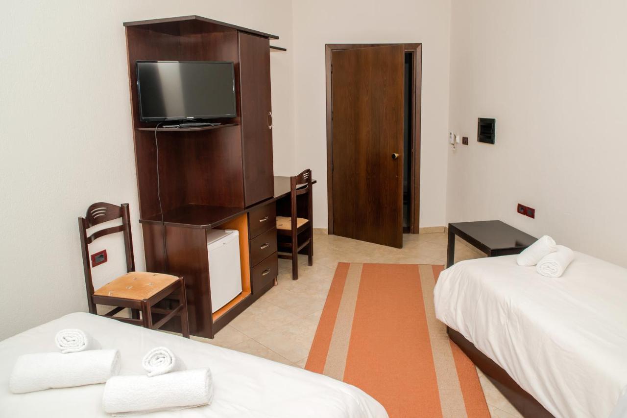 Hotel George Korça Kültér fotó