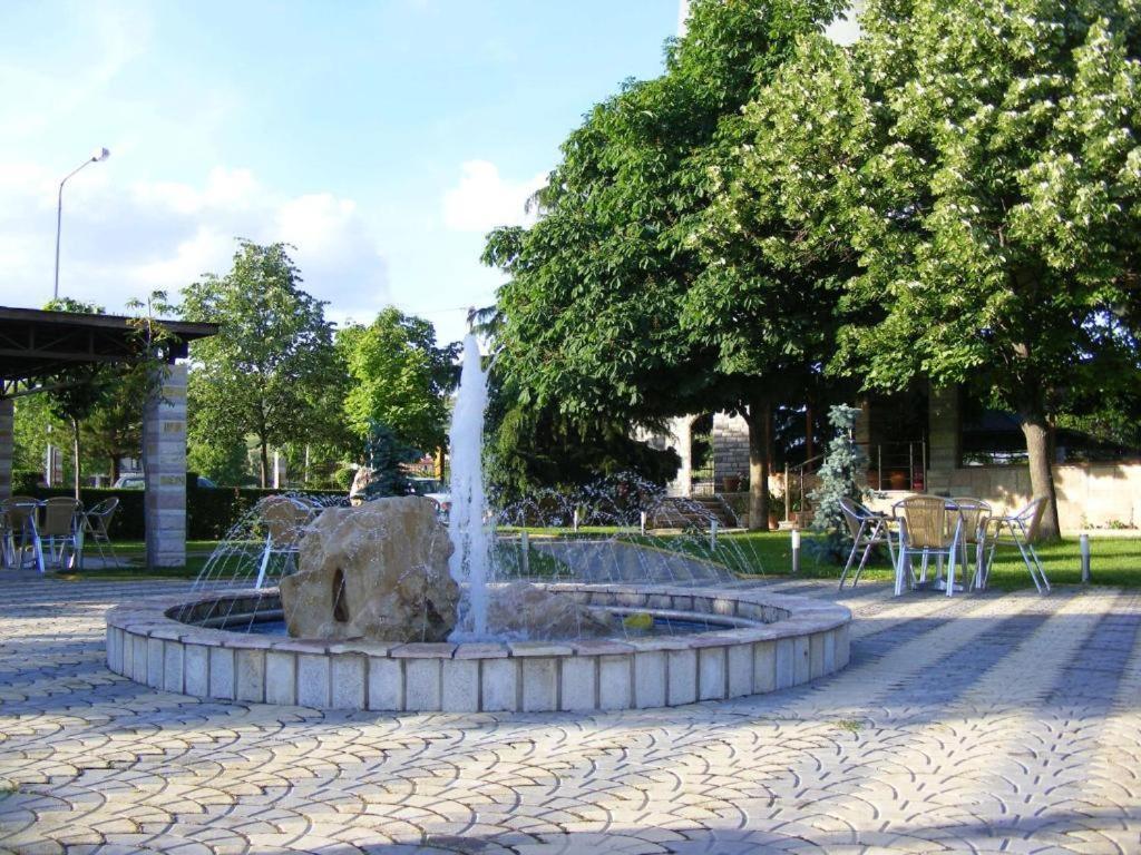 Hotel George Korça Kültér fotó