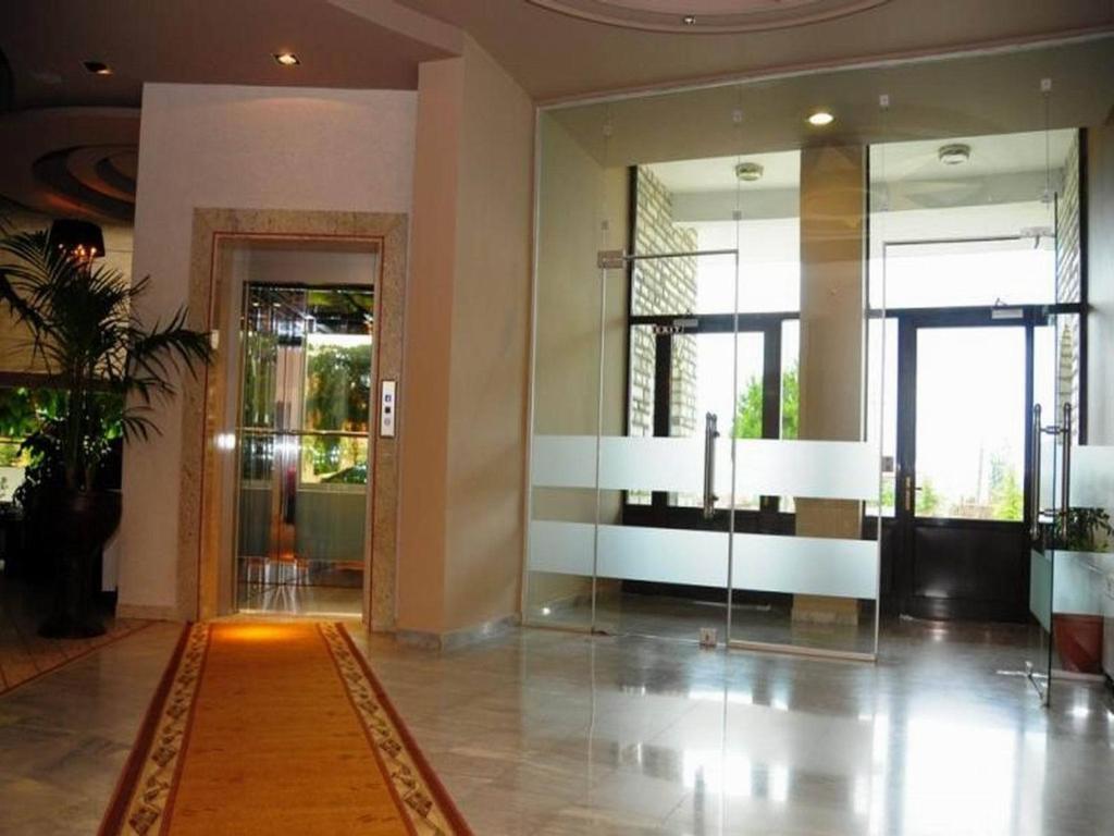 Hotel George Korça Kültér fotó